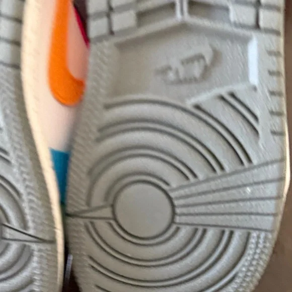 Rare Toddler Nike Jordan 1 Mid SE white taxi-dark shadow multi color sneakers - Picture 9 of 12